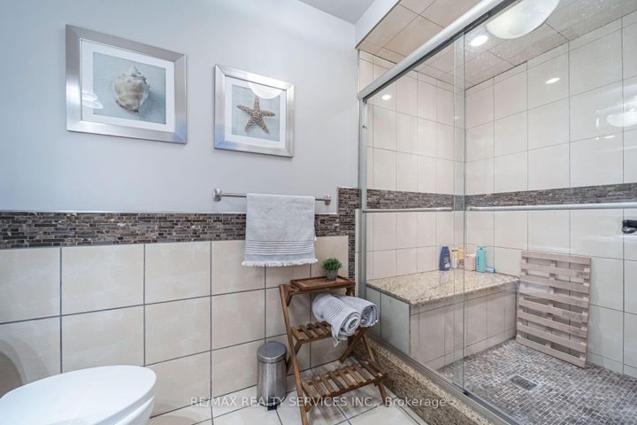 Photo 24 at 96 Royal Palm Drive, Heart Lake East, Brampton