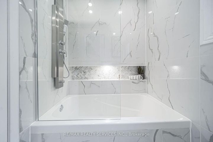 Photo 30 at 96 Royal Palm Drive, Heart Lake East, Brampton