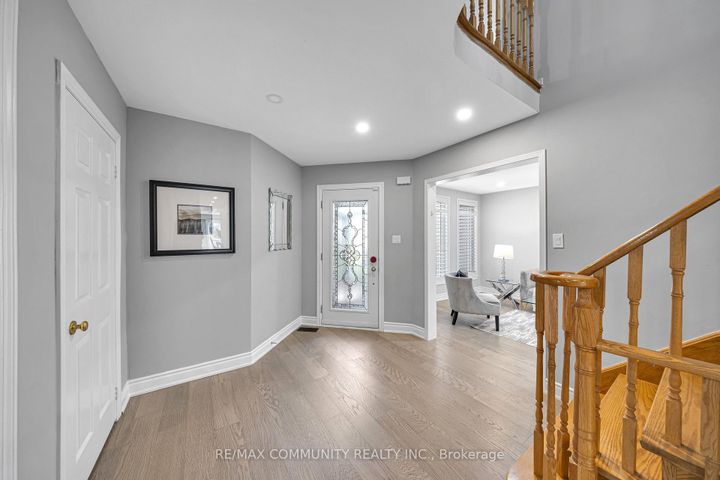 Photo 4 at 5326 Segriff Drive, East Credit, Mississauga