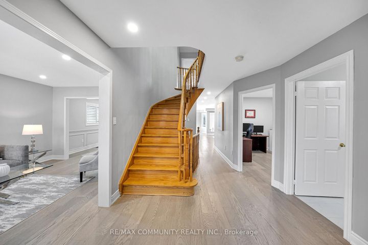 Photo 5 at 5326 Segriff Drive, East Credit, Mississauga