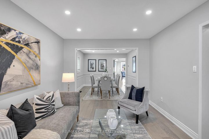 Photo 7 at 5326 Segriff Drive, East Credit, Mississauga