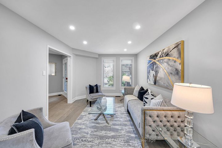 Photo 8 at 5326 Segriff Drive, East Credit, Mississauga