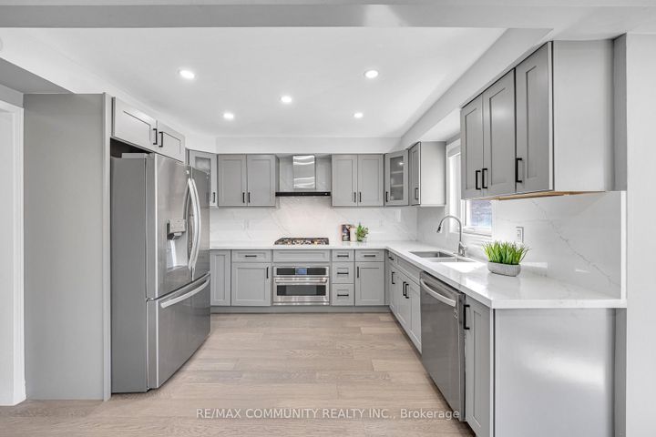 Photo 11 at 5326 Segriff Drive, East Credit, Mississauga