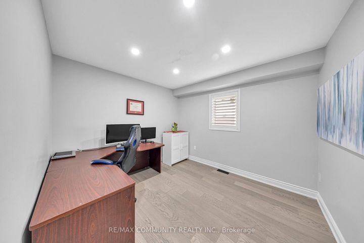 Photo 21 at 5326 Segriff Drive, East Credit, Mississauga