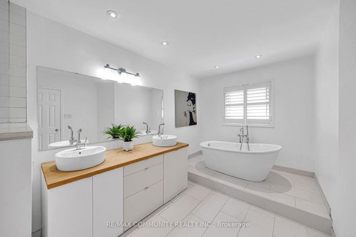 Photo 31 at 5326 Segriff Drive, East Credit, Mississauga