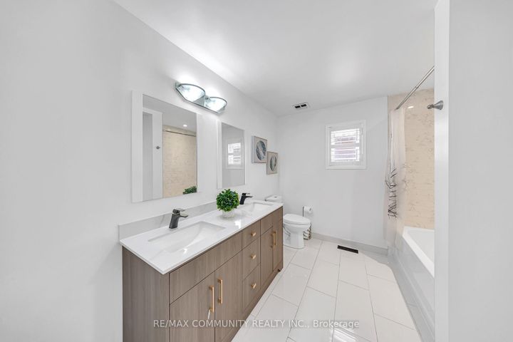 Photo 36 at 5326 Segriff Drive, East Credit, Mississauga