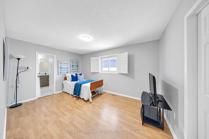 Photo 38 at 5326 Segriff Drive, East Credit, Mississauga