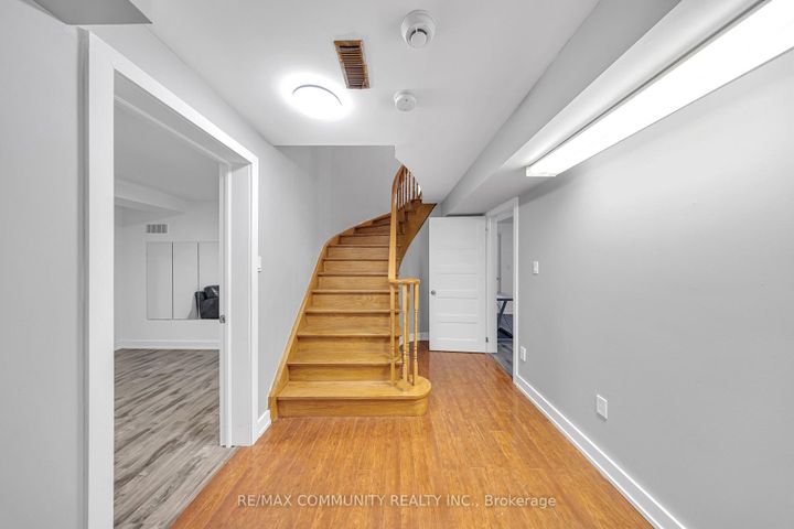 Photo 39 at 5326 Segriff Drive, East Credit, Mississauga