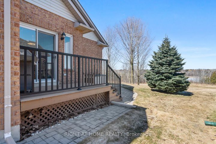 Photo 5 at 303 WATERBURY Crescent, Port Perry, Scugog