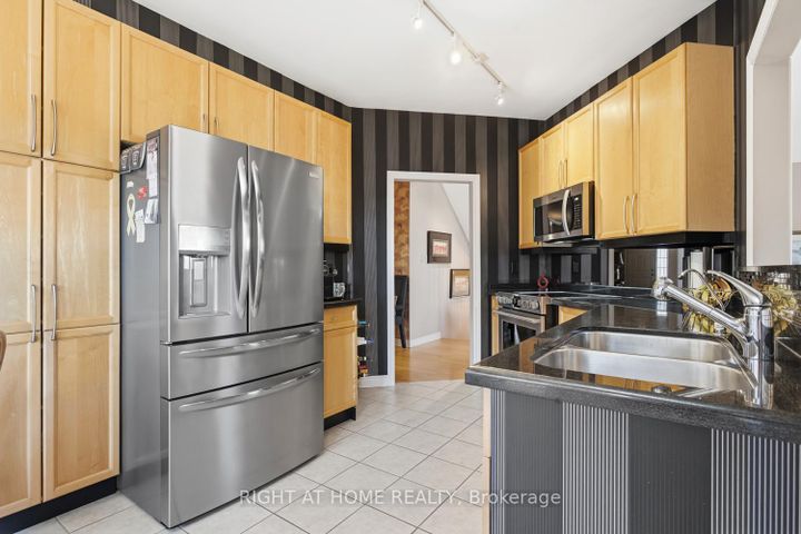 Photo 8 at 303 WATERBURY Crescent, Port Perry, Scugog