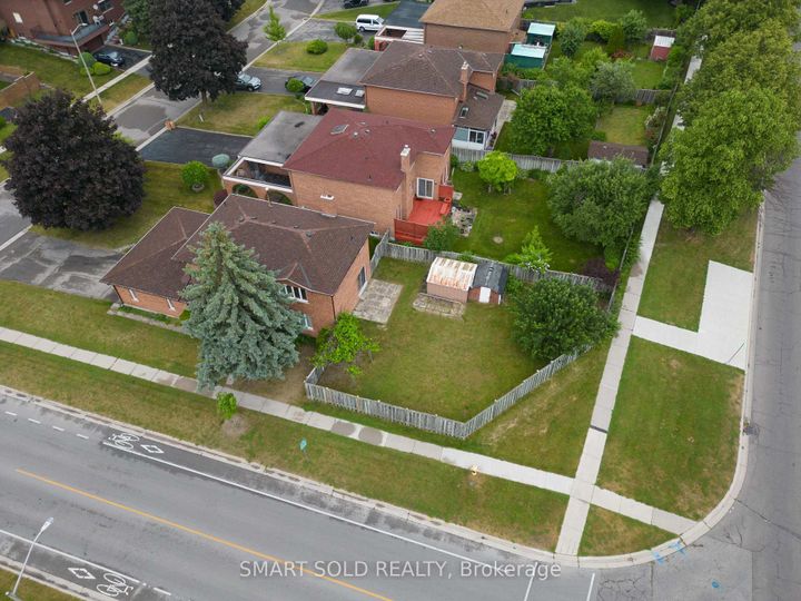 Photo 1 at 217 Waverly Street N, McLaughlin, Oshawa