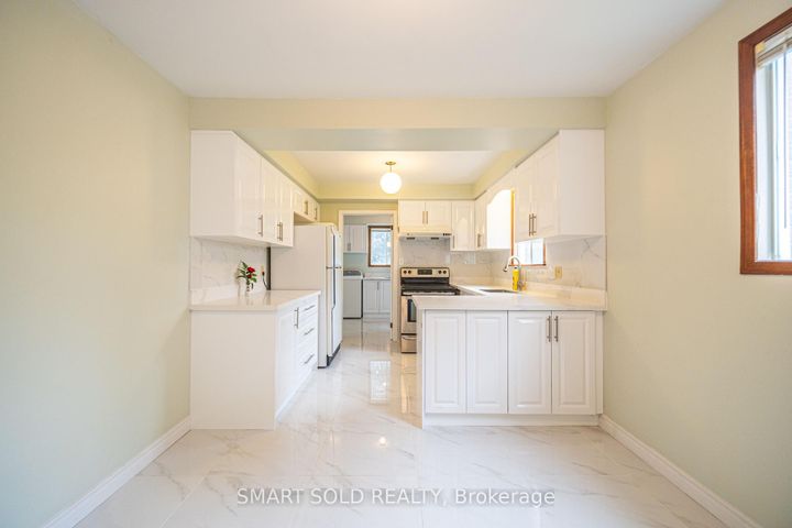 Photo 5 at 217 Waverly Street N, McLaughlin, Oshawa