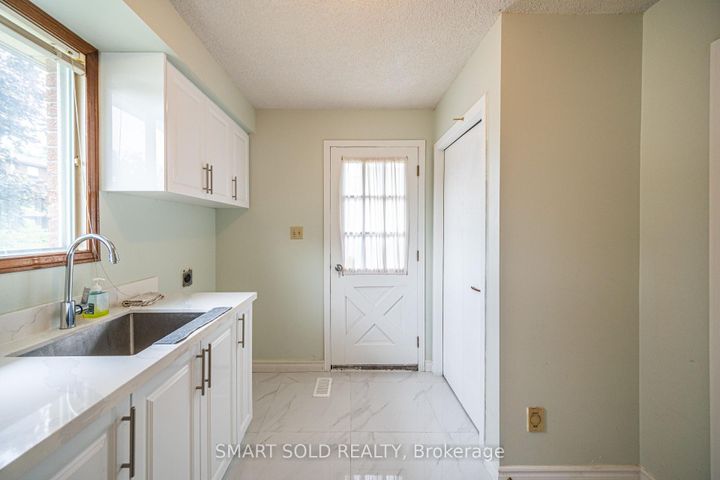 Photo 6 at 217 Waverly Street N, McLaughlin, Oshawa