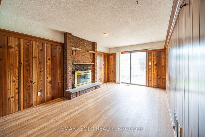 Photo 11 at 217 Waverly Street N, McLaughlin, Oshawa