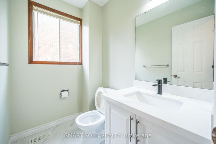 Photo 12 at 217 Waverly Street N, McLaughlin, Oshawa