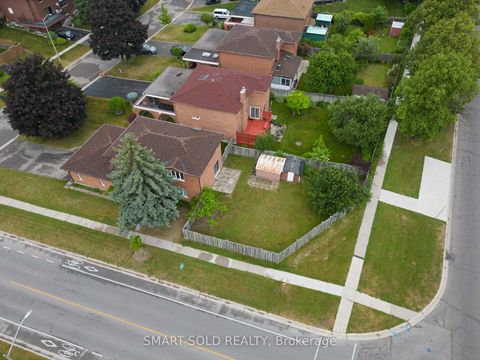 Photo 1 at 217 Waverly Street N, McLaughlin, Oshawa