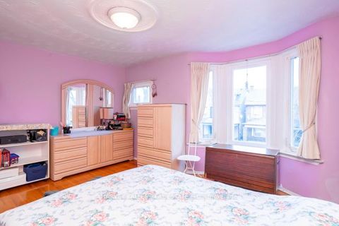 Photo 15 at 132 Bellwoods Avenue, Bellwoods, Toronto