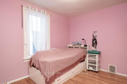 Photo 17 at 132 Bellwoods Avenue, Bellwoods, Toronto