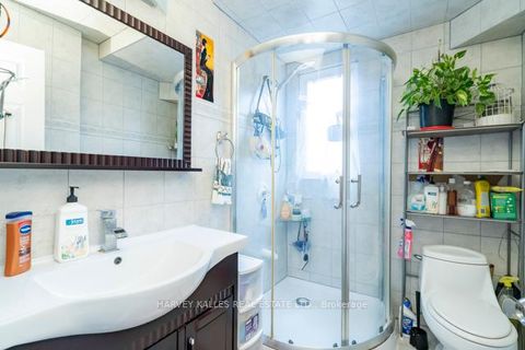 Photo 23 at 132 Bellwoods Avenue, Bellwoods, Toronto