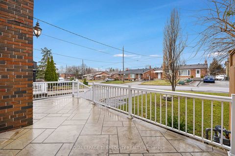 Photo 1 at 27 Gotham Court, Amesbury, Toronto