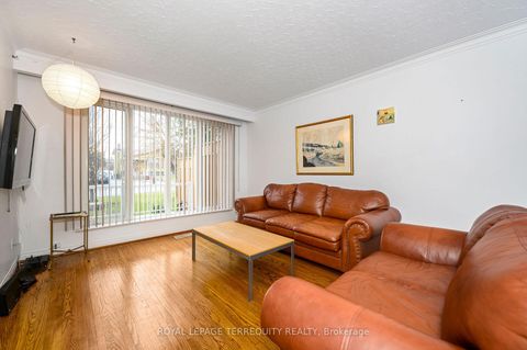Photo 4 at 27 Gotham Court, Amesbury, Toronto