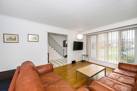 Photo 5 at 27 Gotham Court, Amesbury, Toronto