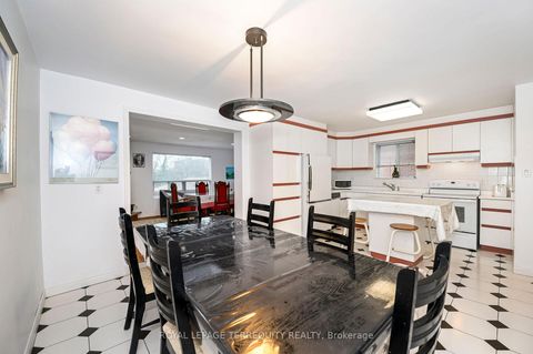 Photo 6 at 27 Gotham Court, Amesbury, Toronto