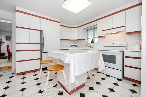 Photo 7 at 27 Gotham Court, Amesbury, Toronto