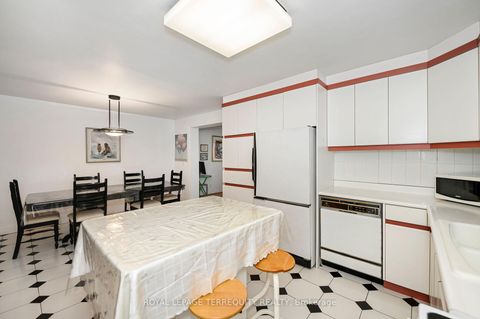 Photo 10 at 27 Gotham Court, Amesbury, Toronto