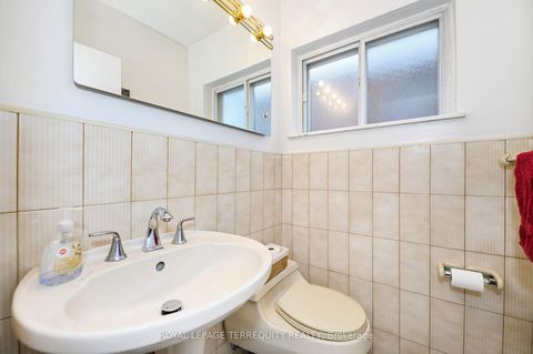 Photo 11 at 27 Gotham Court, Amesbury, Toronto