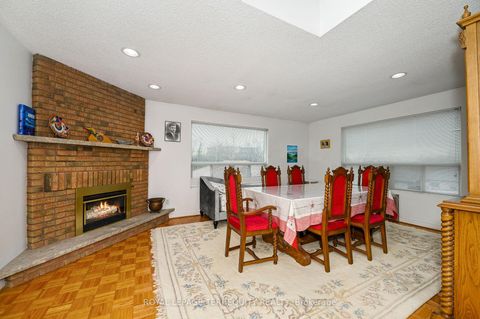 Photo 12 at 27 Gotham Court, Amesbury, Toronto