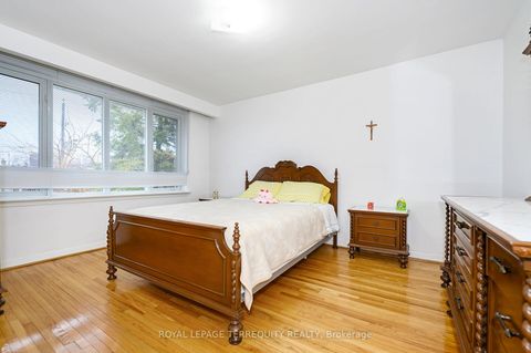 Photo 15 at 27 Gotham Court, Amesbury, Toronto