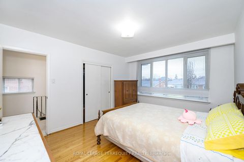 Photo 16 at 27 Gotham Court, Amesbury, Toronto