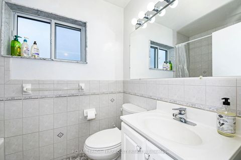 Photo 17 at 27 Gotham Court, Amesbury, Toronto