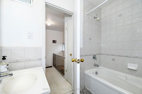 Photo 18 at 27 Gotham Court, Amesbury, Toronto