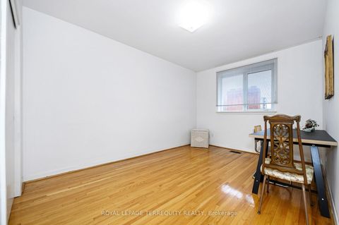 Photo 20 at 27 Gotham Court, Amesbury, Toronto