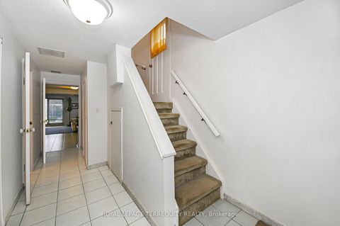 Photo 21 at 27 Gotham Court, Amesbury, Toronto