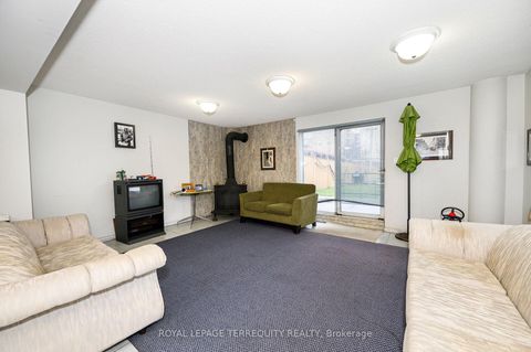 Photo 24 at 27 Gotham Court, Amesbury, Toronto