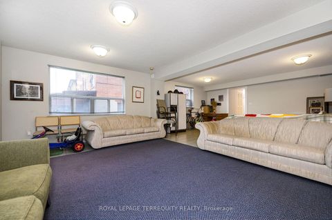 Photo 25 at 27 Gotham Court, Amesbury, Toronto