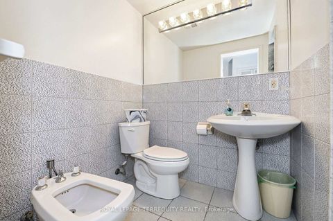 Photo 26 at 27 Gotham Court, Amesbury, Toronto