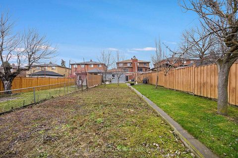 Photo 33 at 27 Gotham Court, Amesbury, Toronto