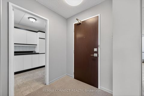 Photo 3 at 910 - 2 Glamorgan Avenue, Dorset Park, Toronto