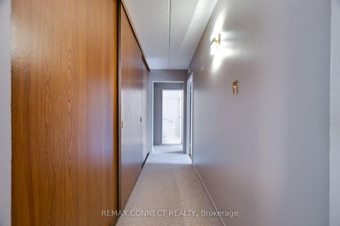 Photo 4 at 910 - 2 Glamorgan Avenue, Dorset Park, Toronto