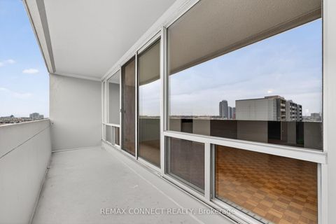 Photo 19 at 910 - 2 Glamorgan Avenue, Dorset Park, Toronto