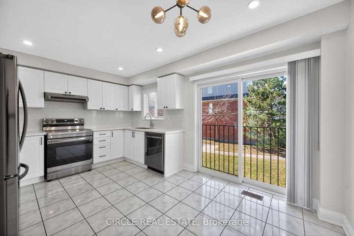 Photo 4 at 4 - 4950 Albina Way, Hurontario, Mississauga