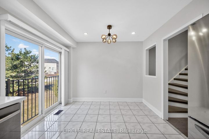 Photo 9 at 4 - 4950 Albina Way, Hurontario, Mississauga