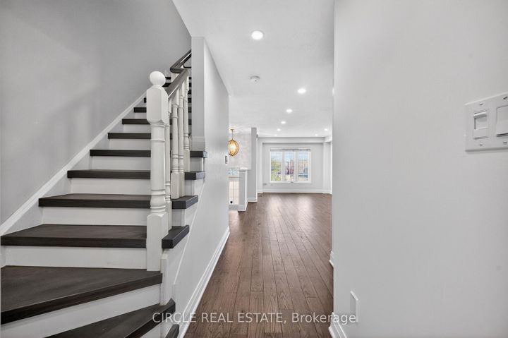 Photo 10 at 4 - 4950 Albina Way, Hurontario, Mississauga