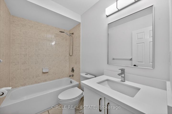 Photo 15 at 4 - 4950 Albina Way, Hurontario, Mississauga