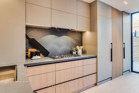 Photo 17 at 179 Palmerston Avenue, Bellwoods, Toronto