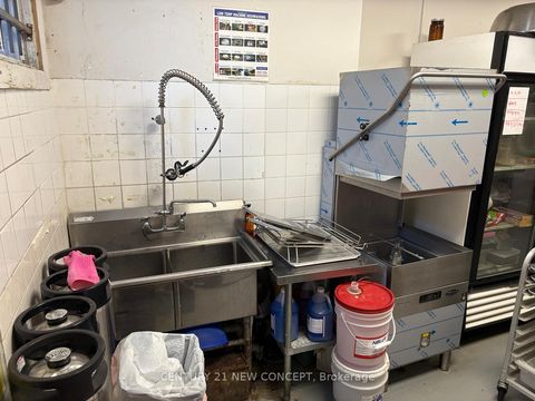 Photo 13 at 490 Queen Street W, Chinatown, Toronto